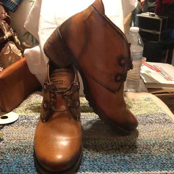 Pikolinos Women Brown Leather Ankle Boots - Picture 2 of 3